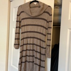 Old navy lightly worn sweater dress. Medium